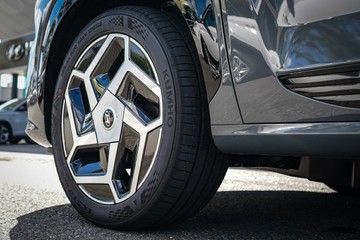 https://vehicle-cdn.autoleague.cloud/26416_620263660_5.jpg