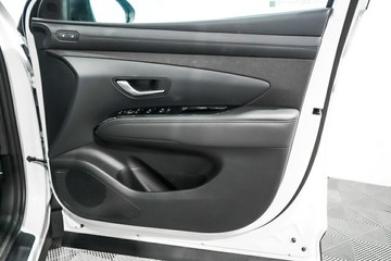 https://vehicle-cdn.autoleague.cloud/26416_620263697_16.jpg
