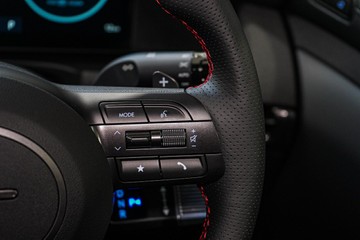 https://vehicle-cdn.autoleague.cloud/26416_620263744_17.jpg