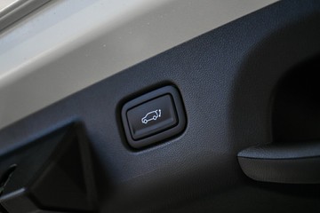 https://vehicle-cdn.autoleague.cloud/26416_620263814_16.jpg