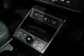 https://vehicle-cdn.autoleague.cloud/26416_620263814_25.jpg