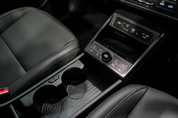 https://vehicle-cdn.autoleague.cloud/26416_620263814_26.jpg