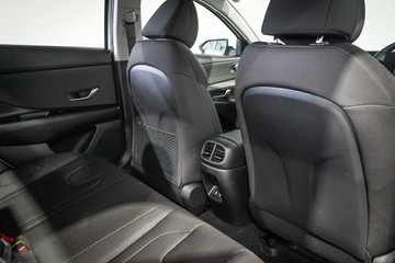 https://vehicle-cdn.autoleague.cloud/26416_620263854_12.jpg