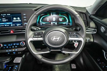 https://vehicle-cdn.autoleague.cloud/26416_620263854_17.jpg