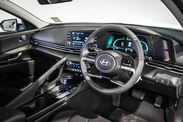 https://vehicle-cdn.autoleague.cloud/26416_620263854_23.jpg