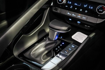 https://vehicle-cdn.autoleague.cloud/26416_620263854_25.jpg