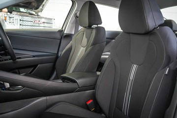 https://vehicle-cdn.autoleague.cloud/26416_620263854_26.jpg