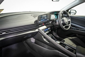 https://vehicle-cdn.autoleague.cloud/26416_620263854_27.jpg