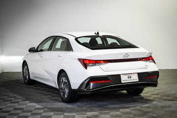 https://vehicle-cdn.autoleague.cloud/26416_620263854_5.jpg