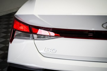 https://vehicle-cdn.autoleague.cloud/26416_620263854_9.jpg