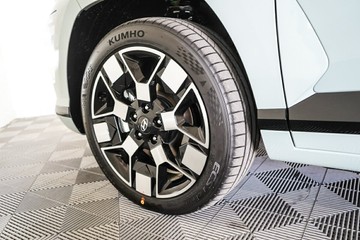 https://vehicle-cdn.autoleague.cloud/26416_620264022_20.jpg