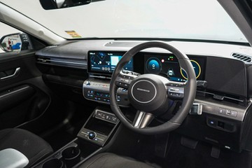 https://vehicle-cdn.autoleague.cloud/26416_620264104_23.jpg