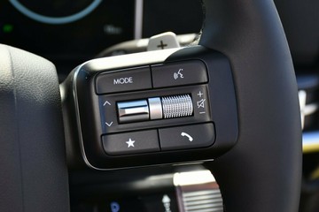 https://vehicle-cdn.autoleague.cloud/26416_620264198_13.jpg