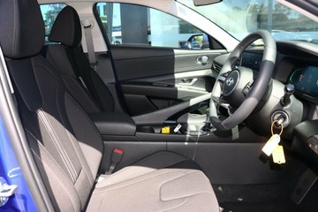 https://vehicle-cdn.autoleague.cloud/26416_620264225_6.jpg