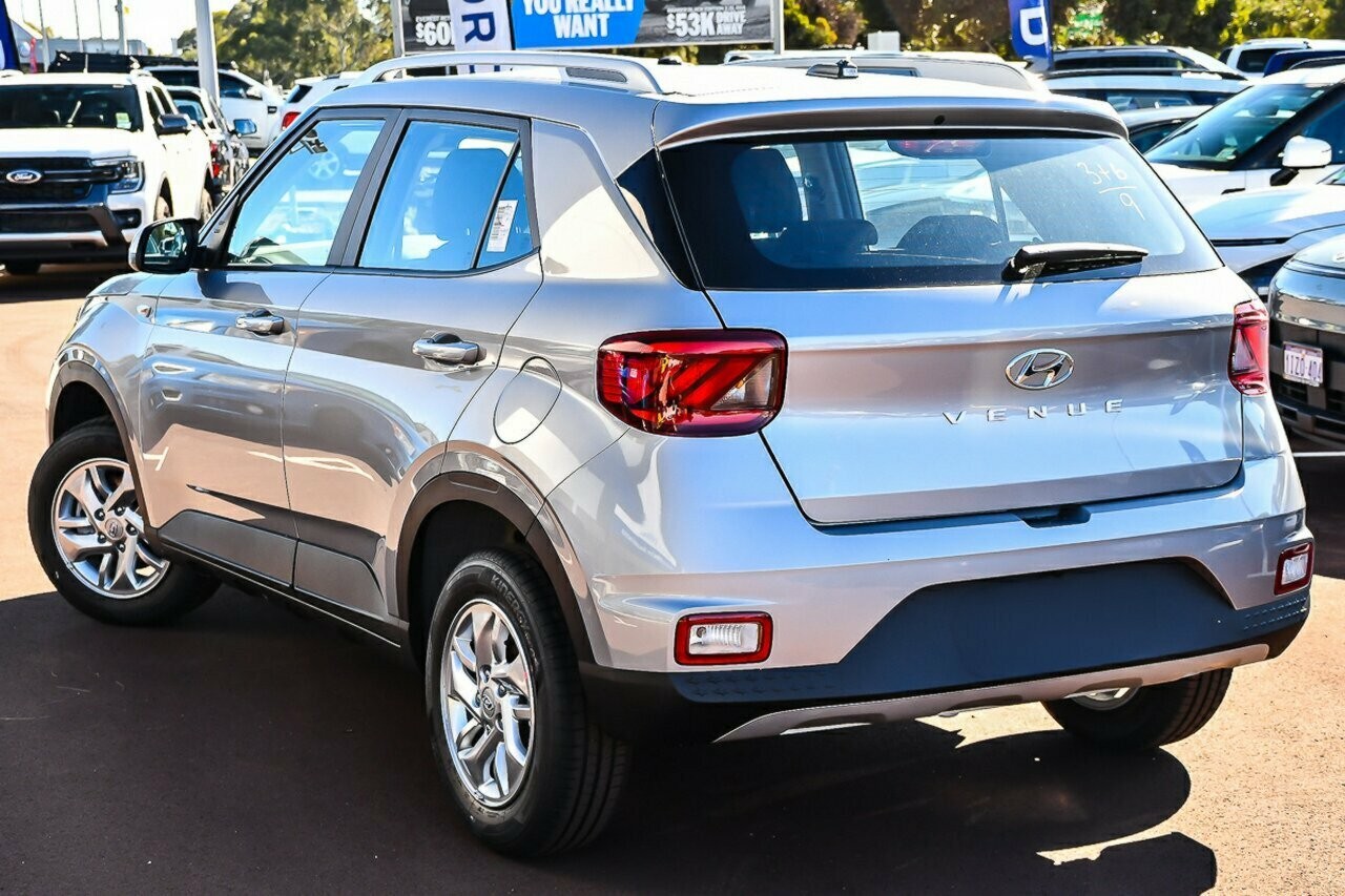 Hyundai Venue image 3