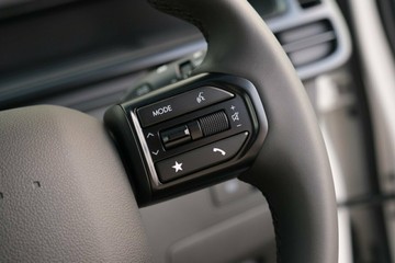 https://vehicle-cdn.autoleague.cloud/26416_620264395_17.jpg