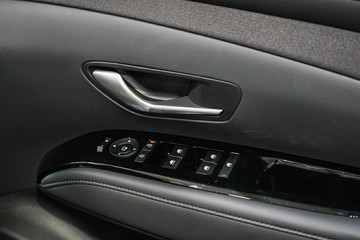 https://vehicle-cdn.autoleague.cloud/26416_620264457_20.jpg