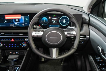 https://vehicle-cdn.autoleague.cloud/26416_620264457_26.jpg