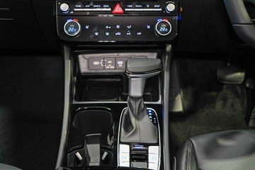 https://vehicle-cdn.autoleague.cloud/26416_620264457_27.jpg