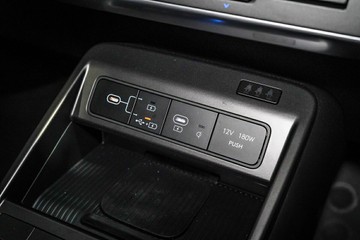 https://vehicle-cdn.autoleague.cloud/26416_620264636_25.jpg