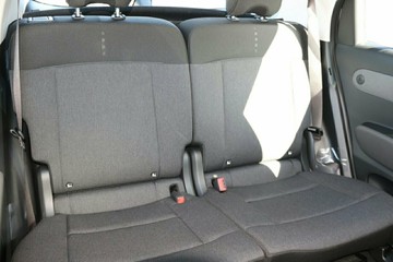 https://vehicle-cdn.autoleague.cloud/26416_620264814_9.jpg