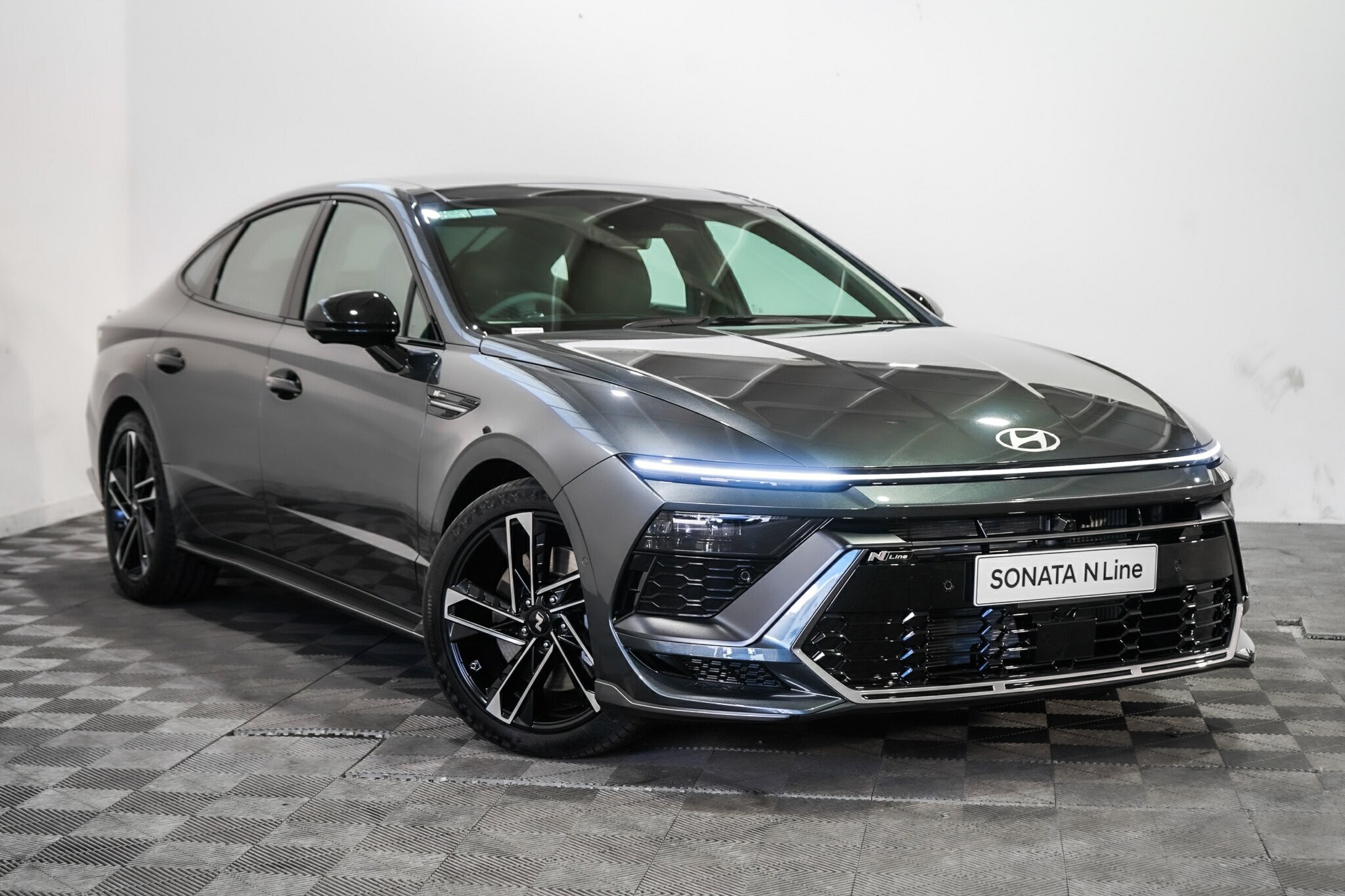 Hyundai Sonata image 1