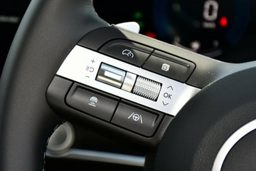 https://vehicle-cdn.autoleague.cloud/26416_620265918_14.jpg
