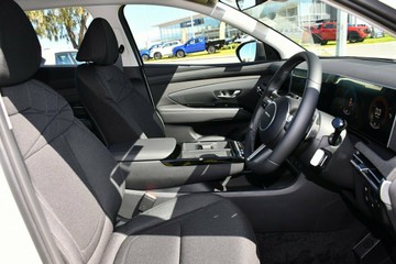 https://vehicle-cdn.autoleague.cloud/26416_620265918_9.jpg
