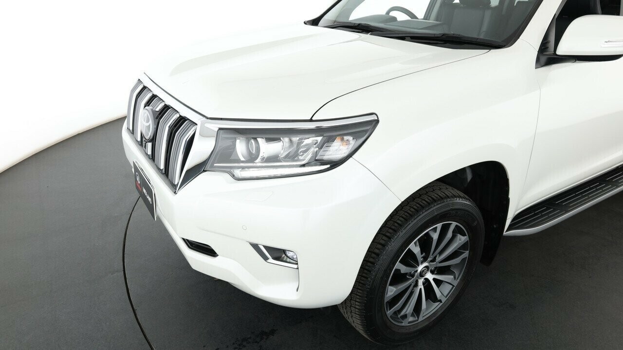 Toyota Landcruiser Prado image 2