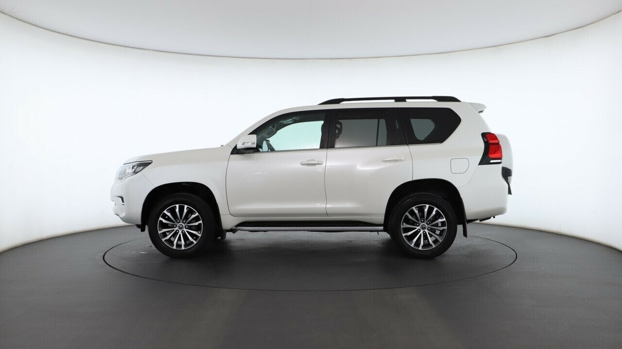 Toyota Landcruiser Prado image 4