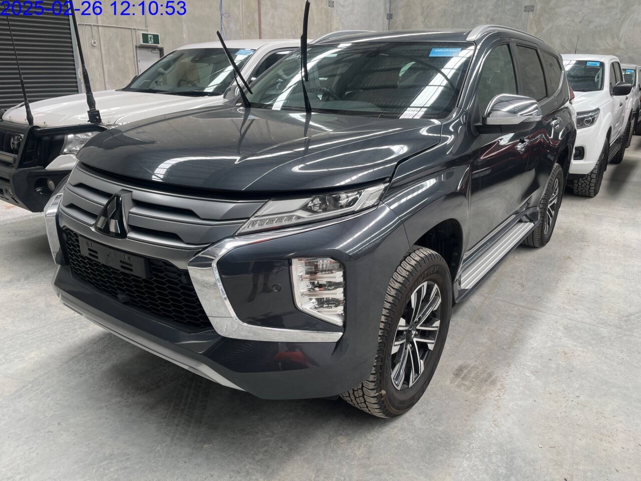 Mitsubishi Pajero Sport image 1