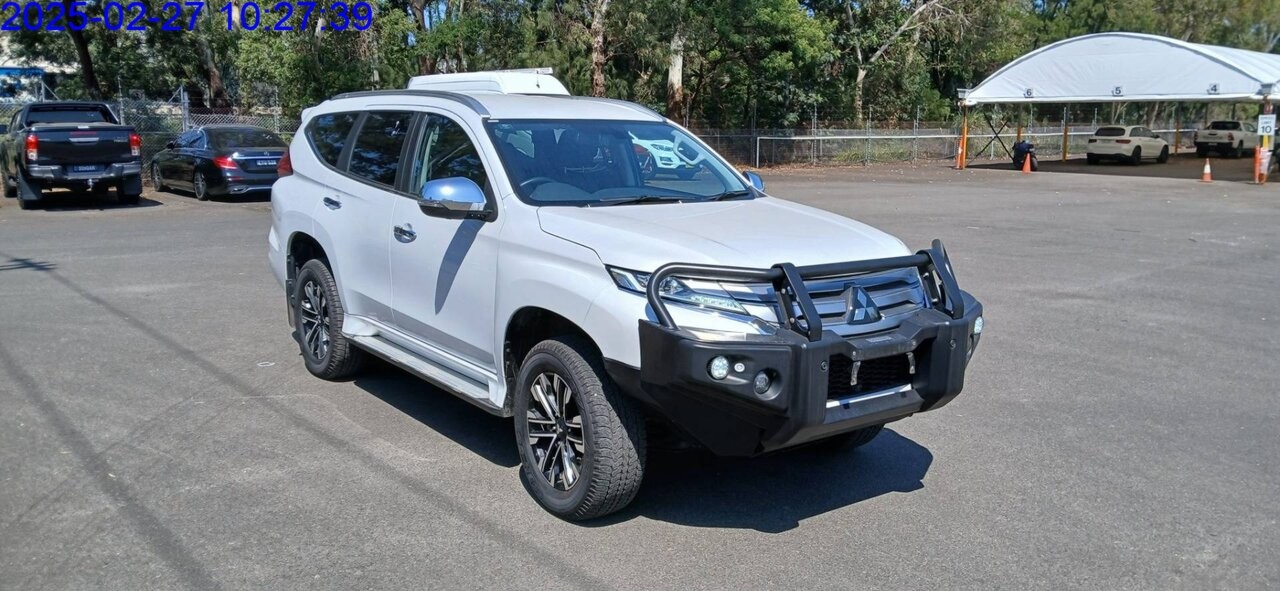 Mitsubishi Pajero Sport image 1