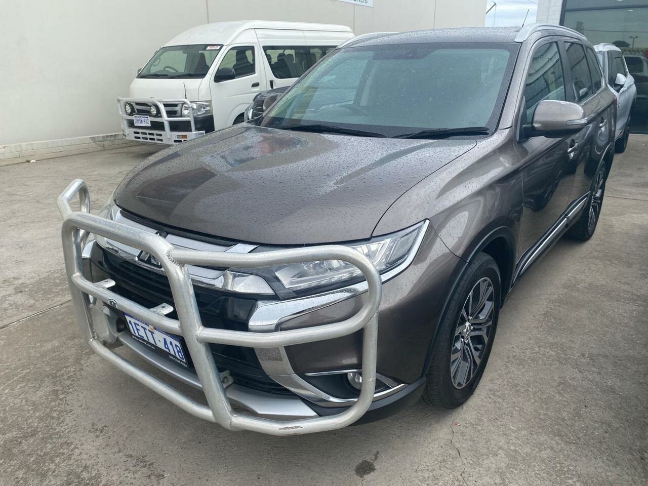 Mitsubishi Outlander image 1