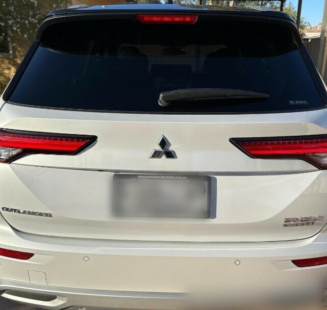 Mitsubishi Outlander image 2