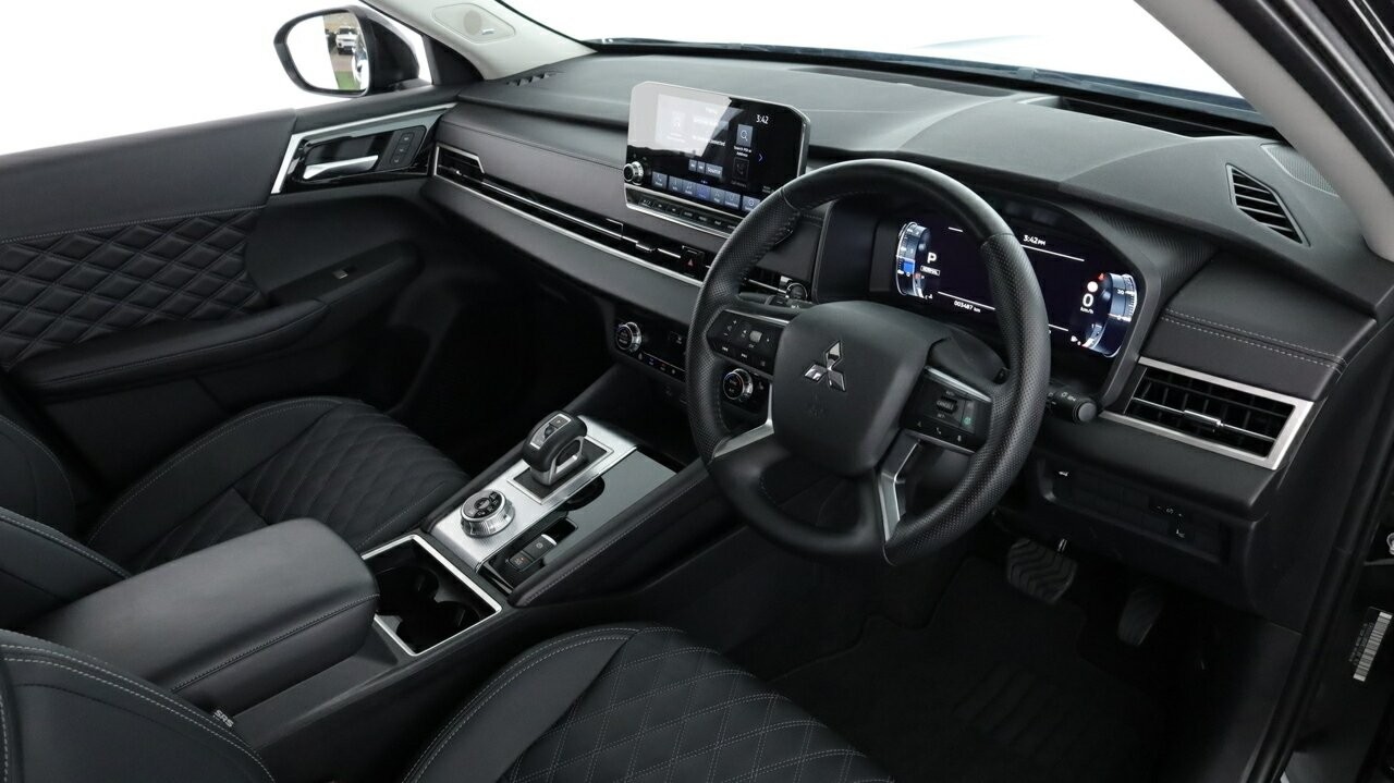 Mitsubishi Outlander image 4