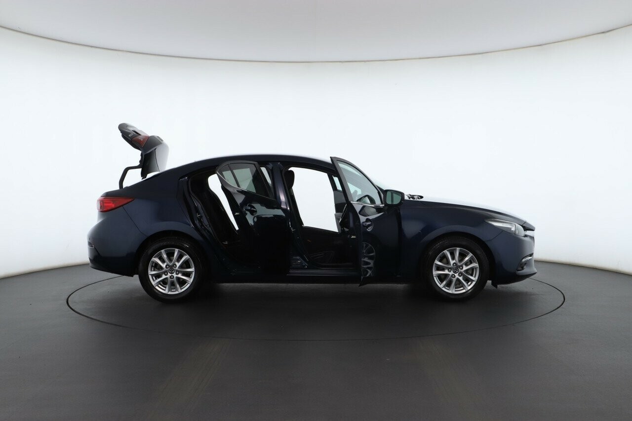 Mazda 3 image 2