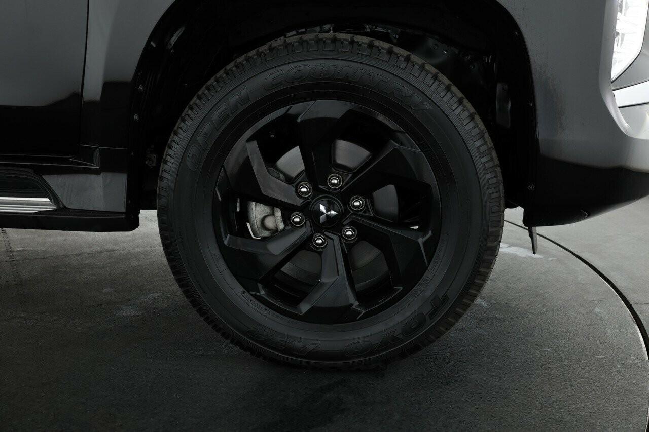 Mitsubishi Pajero Sport image 4