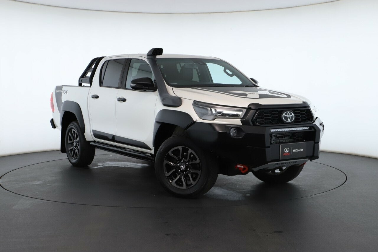 Toyota Hilux image 2