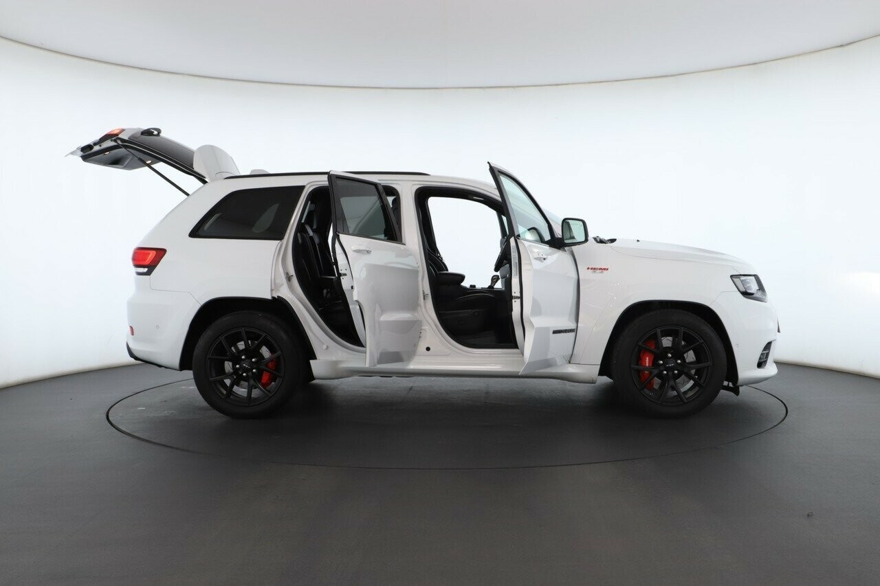 Jeep Grand Cherokee image 2