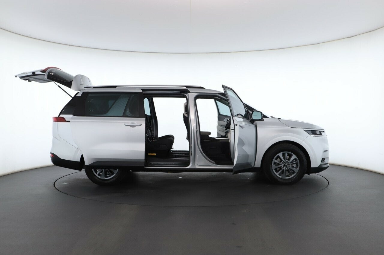 Kia Carnival image 2