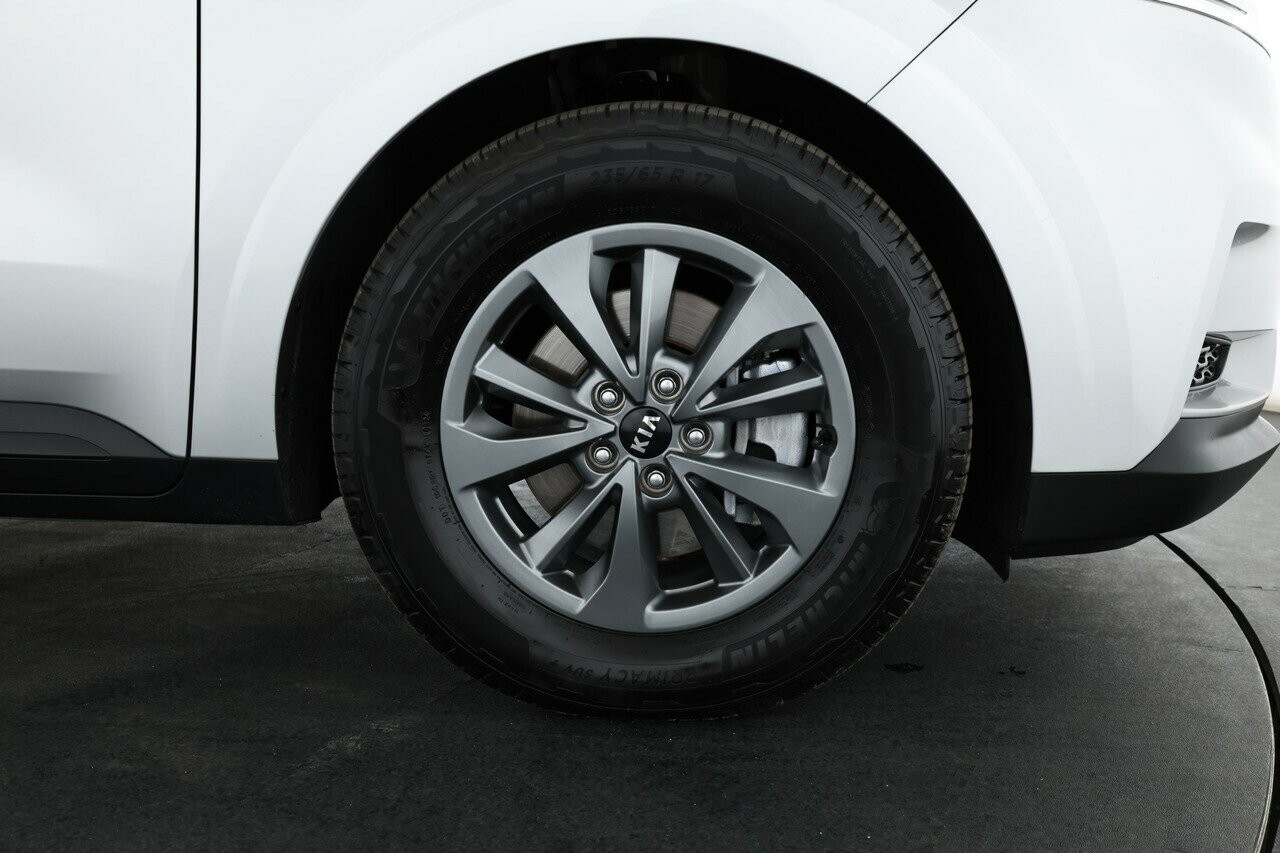 Kia Carnival image 4