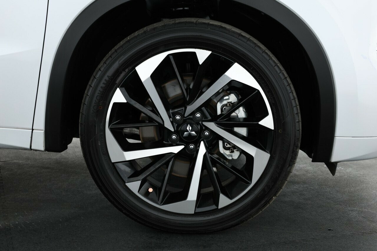 Mitsubishi Outlander image 4