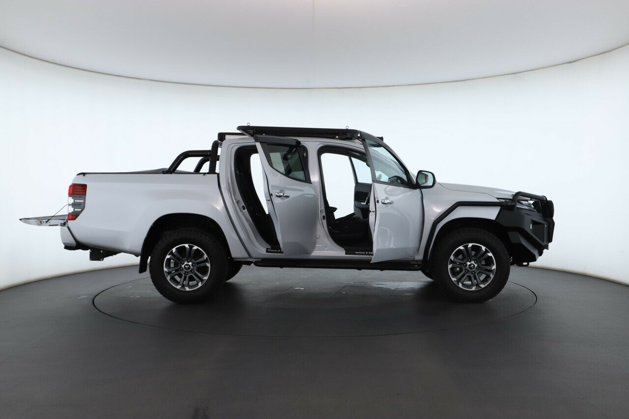 Mitsubishi Triton image 2