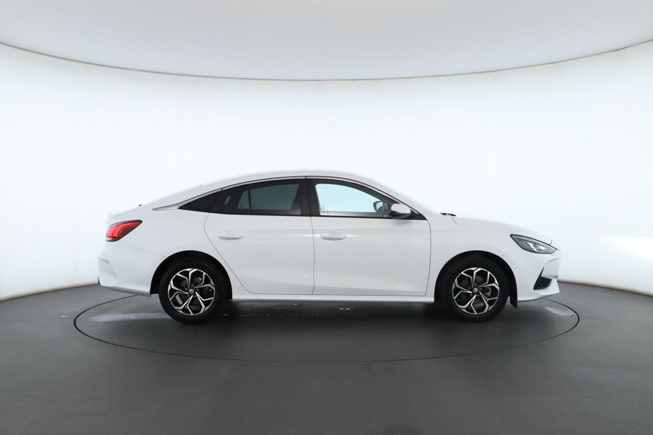MG Mg5 image 2