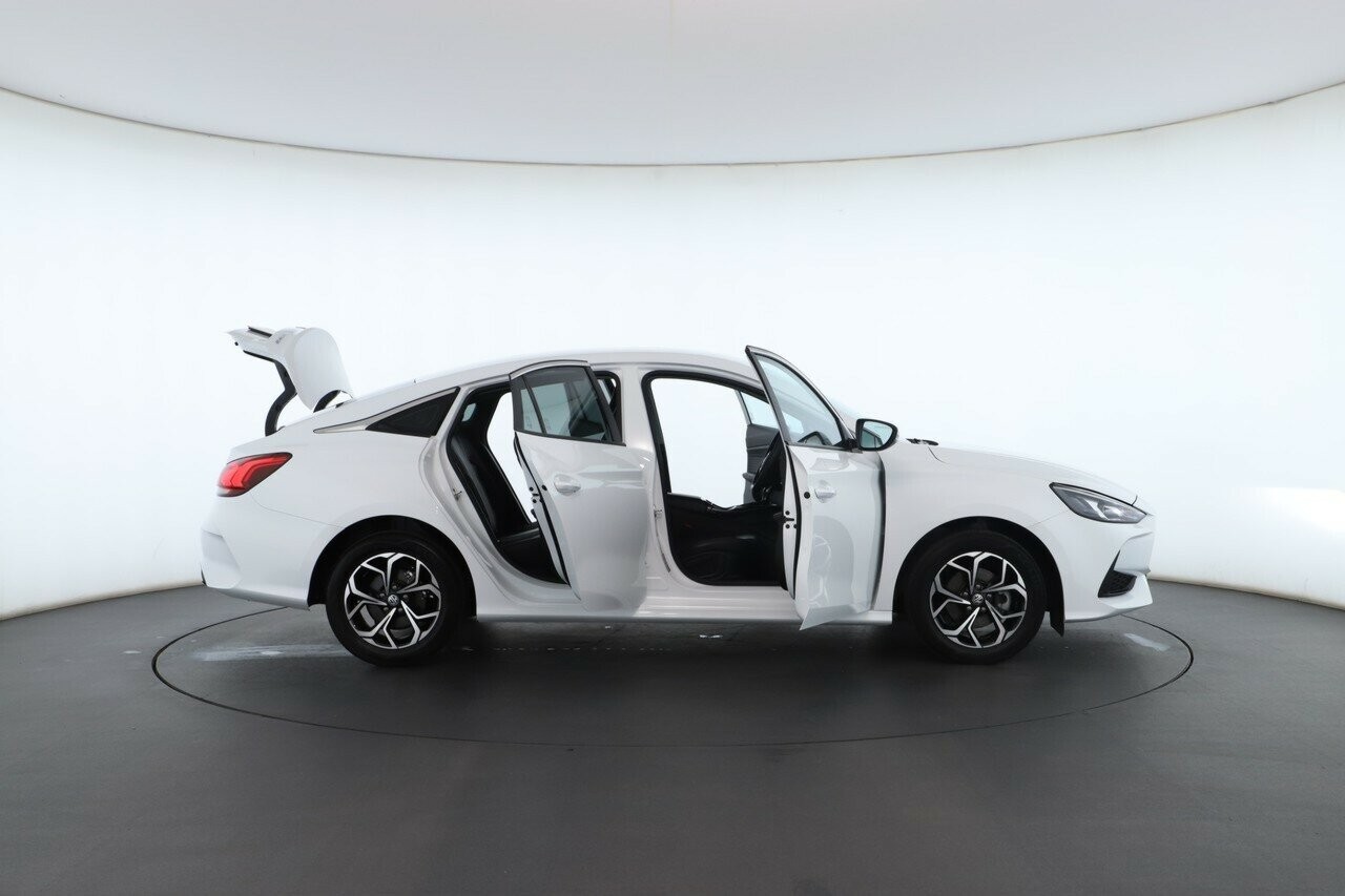 MG Mg5 image 3