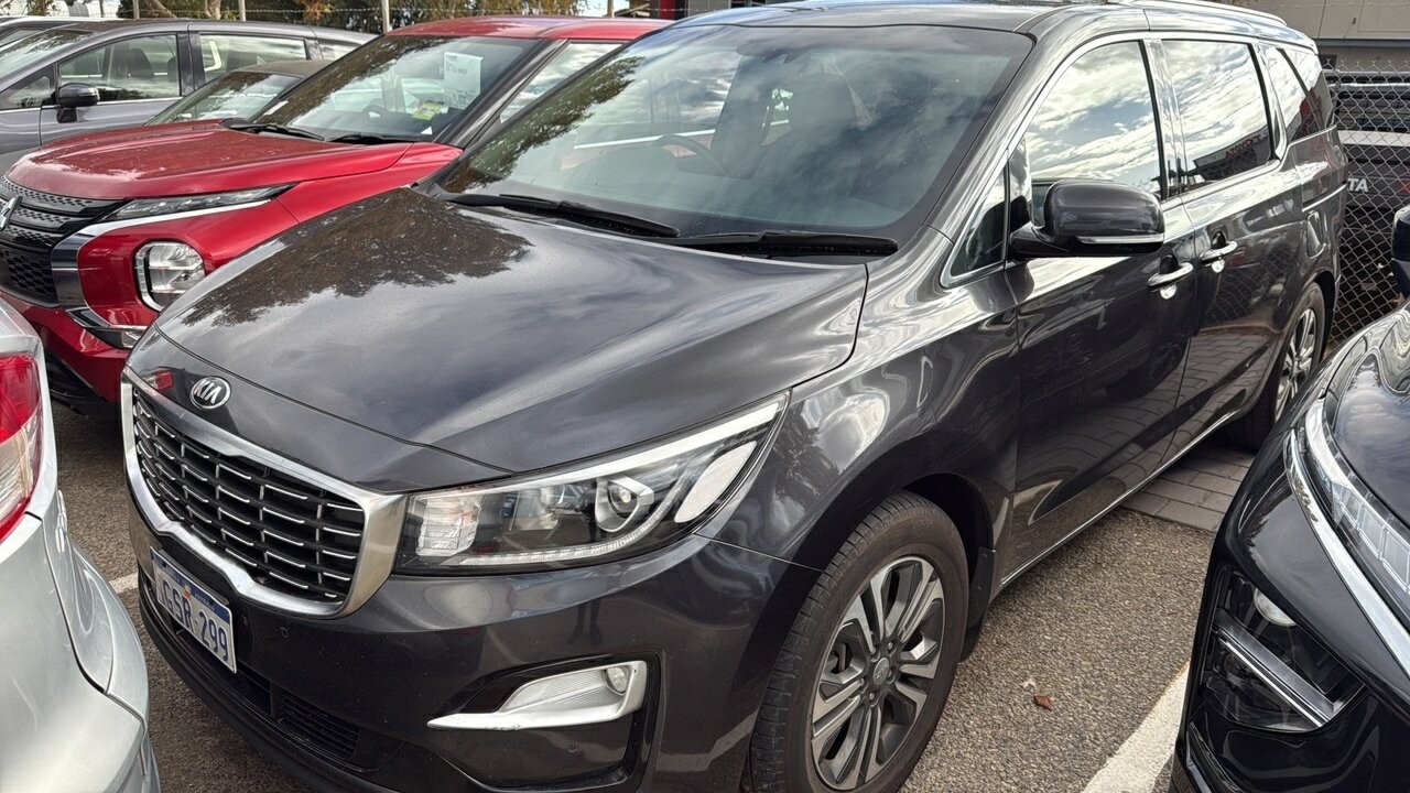 Kia Carnival image 1