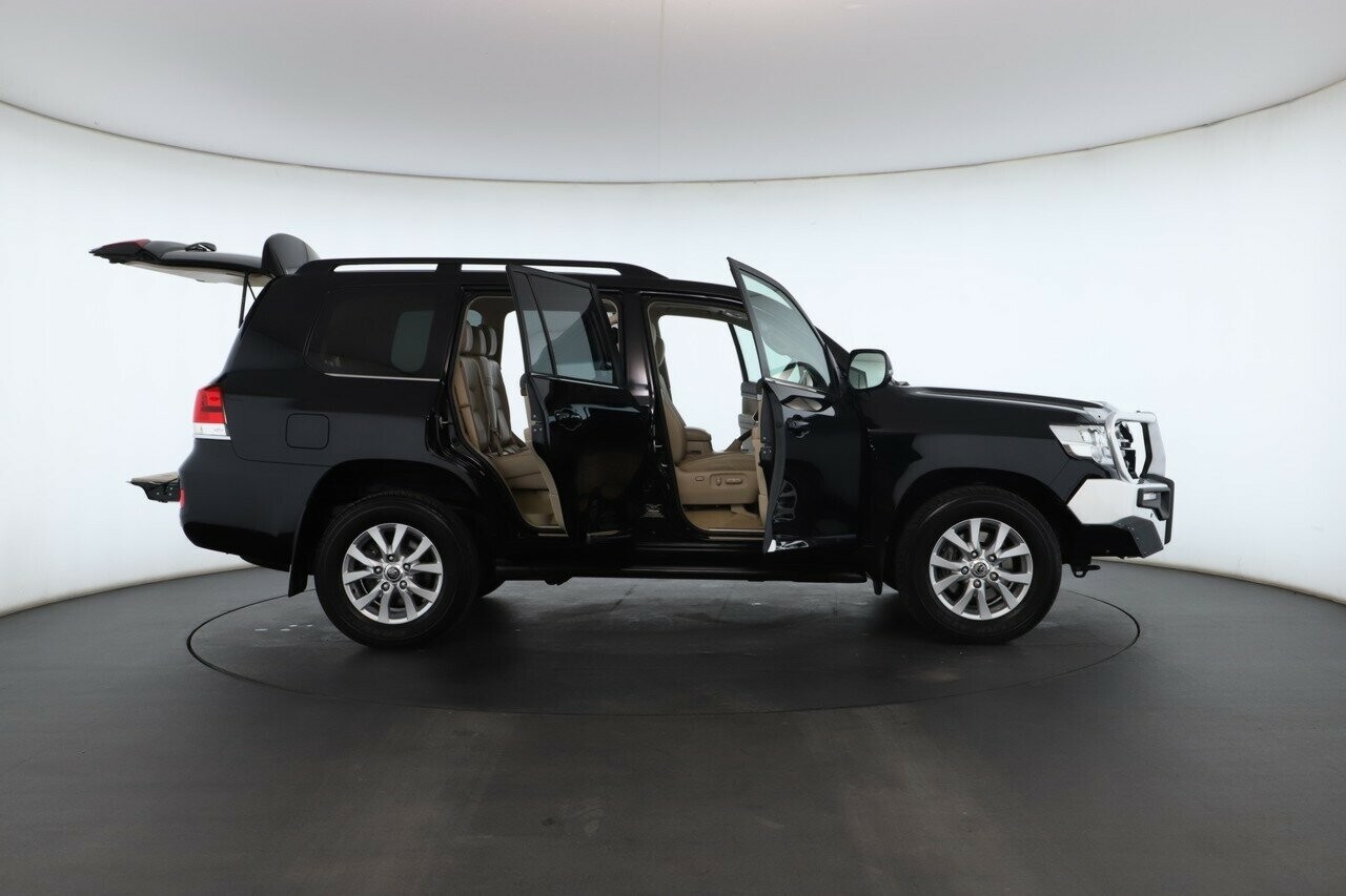 Toyota Landcruiser image 2