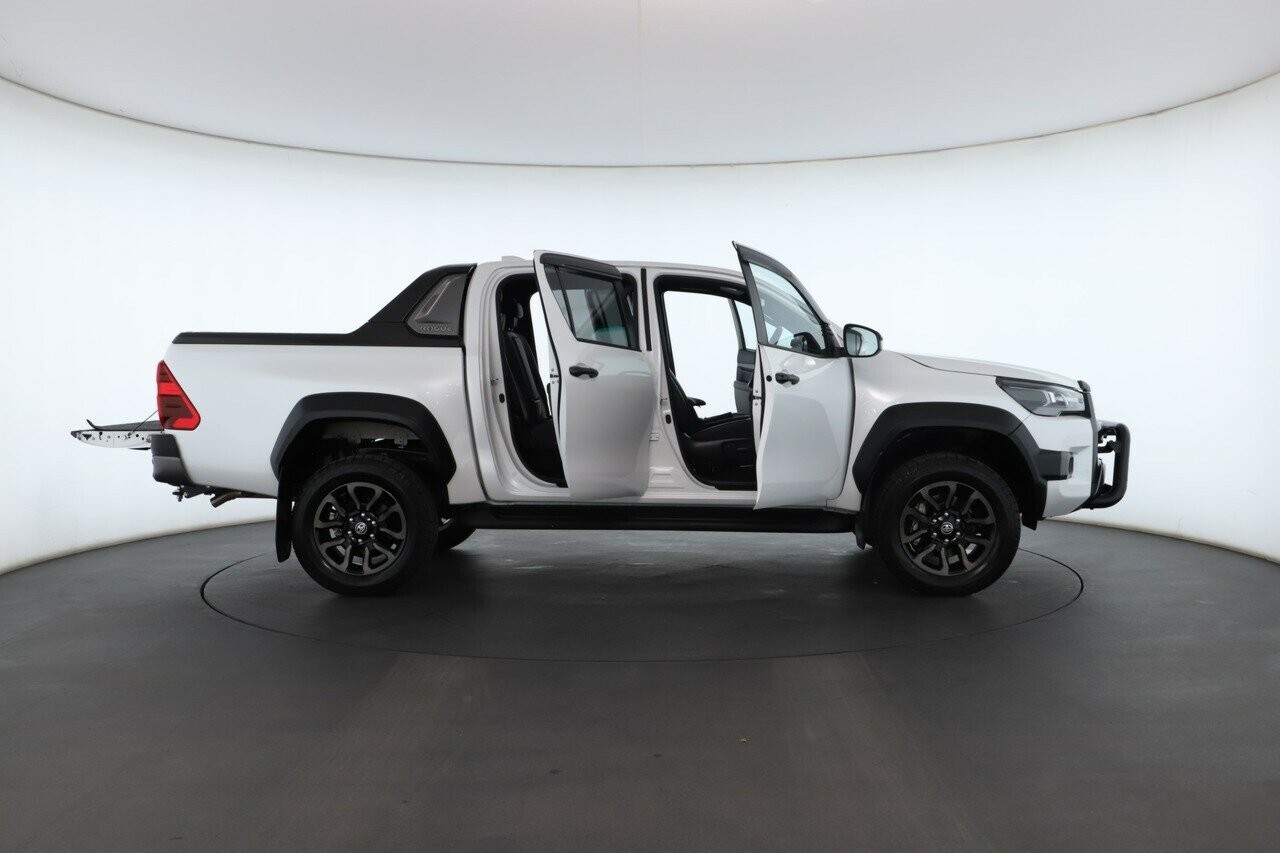 Toyota Hilux image 3