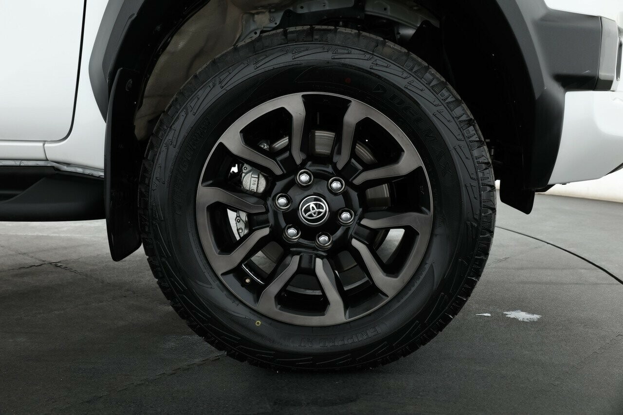 Toyota Hilux image 4