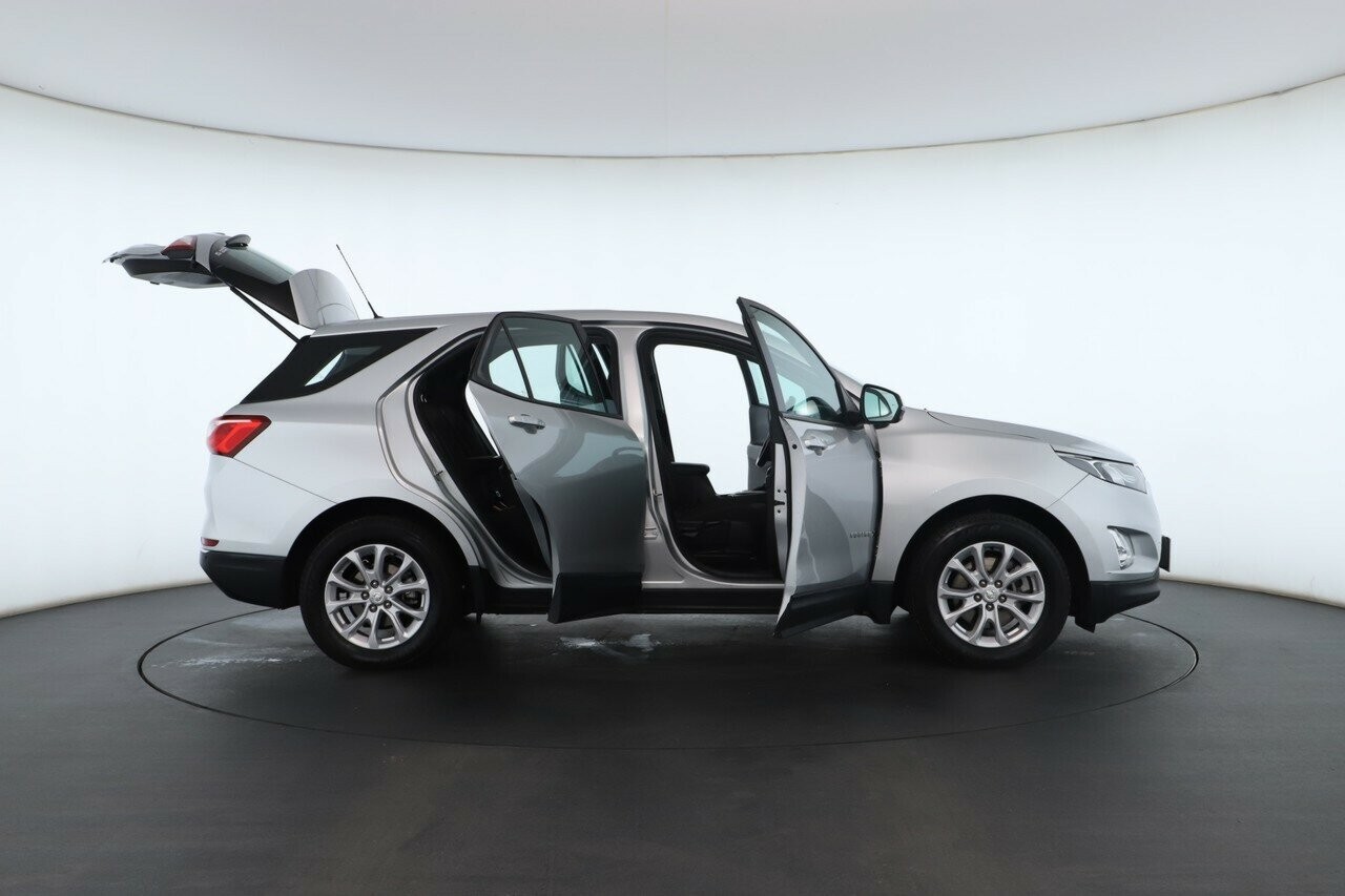 Holden Equinox image 2